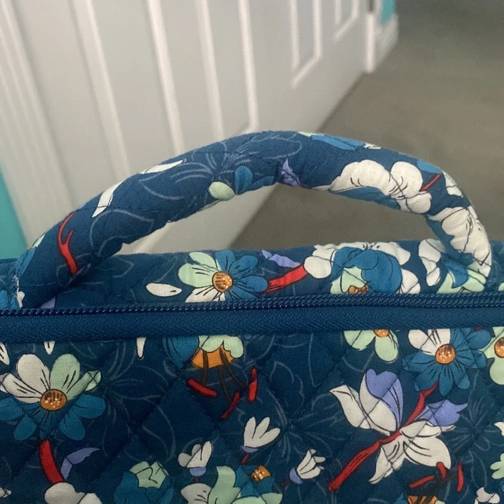 🆕💙Vera Bradley Laptop Workstation Crossbody “Floral Bursts”